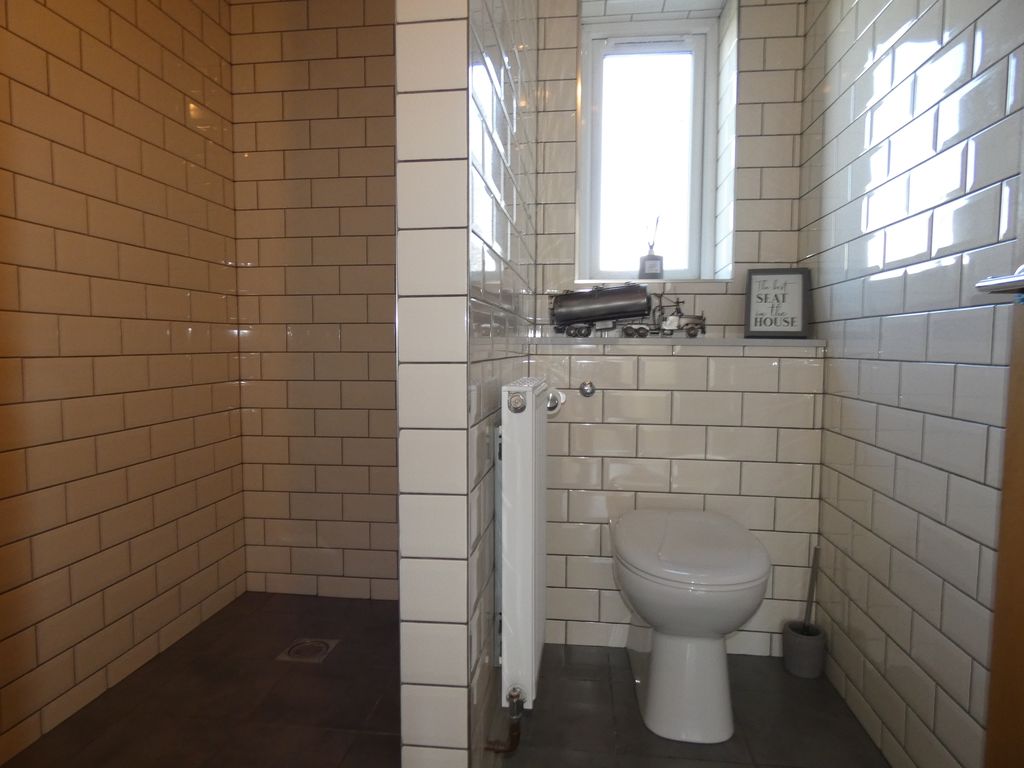 Ground Floor Wet Room- click for photo gallery